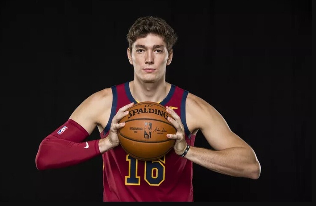 NBA: Νέο συμβόλαιο με Καβς ο Οσμάν (photos+video)