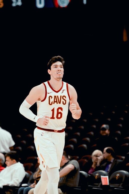 NBA: Νέο συμβόλαιο με Καβς ο Οσμάν (photos+video)