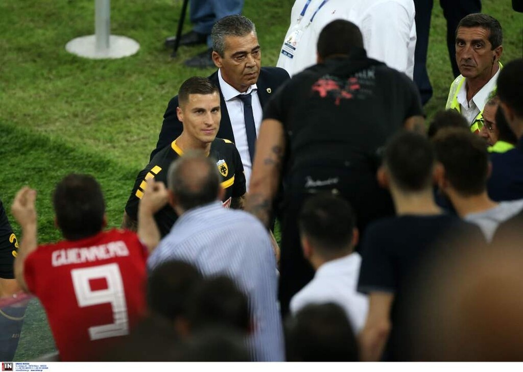 Ολυμπιακός-ΑΕΚ: Χαμός με Βράνιες, ξέσπασε το «Γ. Καραϊσκάκης»! (photos)