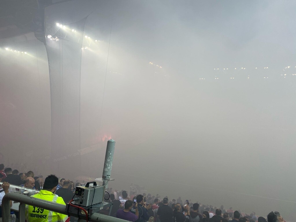 Ολυμπιακός – ΑΕΚ: Το «Γεώργιος Καραϊσκάκης» πήρε… φωτιά και καθυστερεί το ντέρμπι!