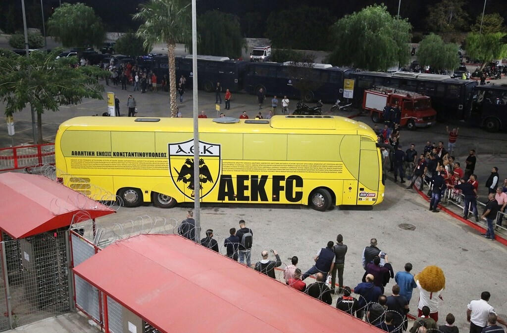 Ολυμπιακός-ΑΕΚ: Η άφιξη των «Κιτρινόμαυρων» (photos)