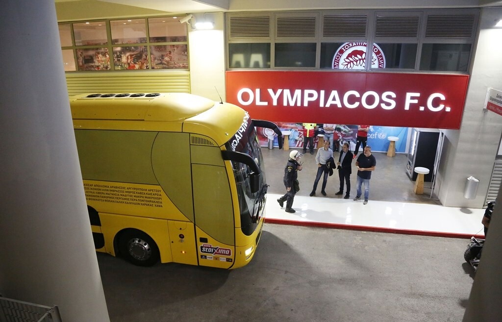 Ολυμπιακός-ΑΕΚ: Η άφιξη των «Κιτρινόμαυρων» (photos)