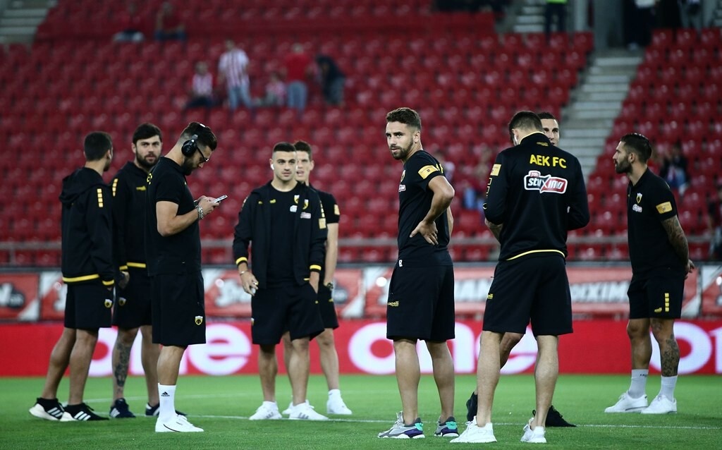 Ολυμπιακός-ΑΕΚ: Η άφιξη των «Κιτρινόμαυρων» (photos)