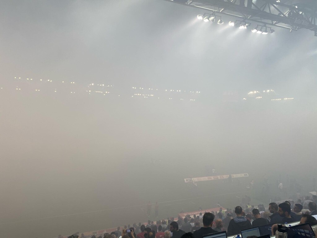 Ολυμπιακός – ΑΕΚ: Το «Γεώργιος Καραϊσκάκης» πήρε… φωτιά και καθυστερεί το ντέρμπι!