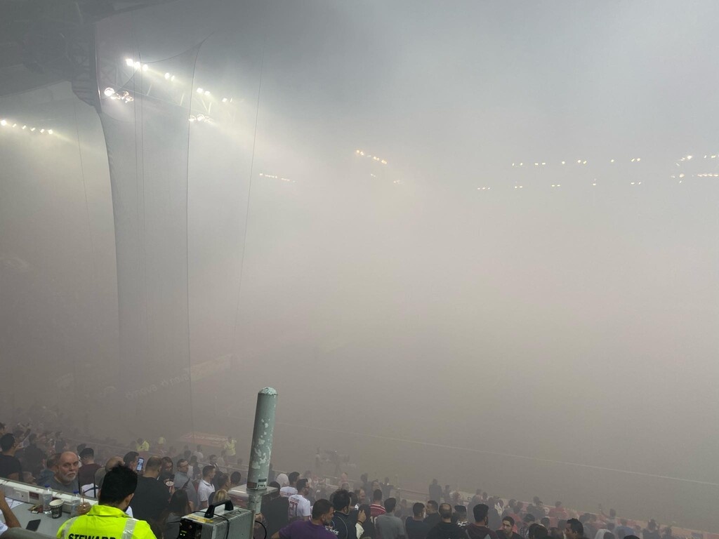 Ολυμπιακός – ΑΕΚ: Το «Γεώργιος Καραϊσκάκης» πήρε… φωτιά και καθυστερεί το ντέρμπι!