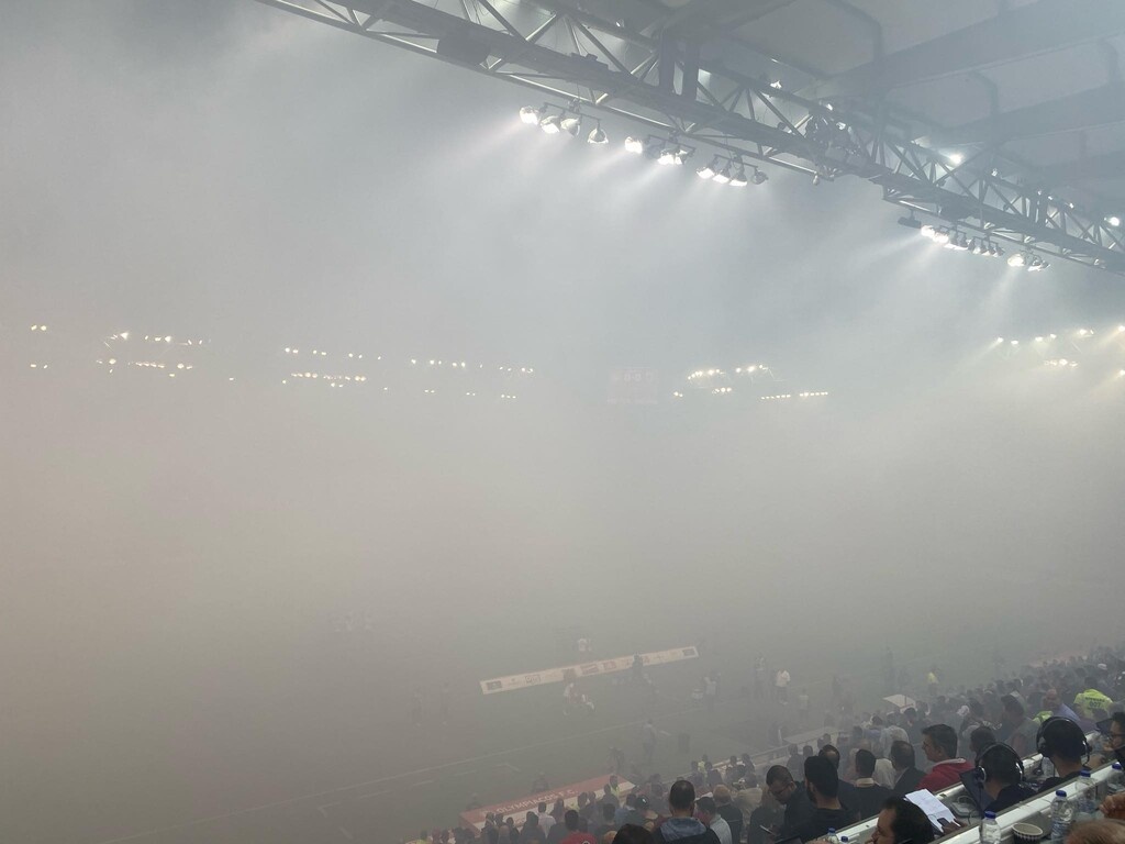 Ολυμπιακός – ΑΕΚ: Το «Γεώργιος Καραϊσκάκης» πήρε… φωτιά και καθυστερεί το ντέρμπι!