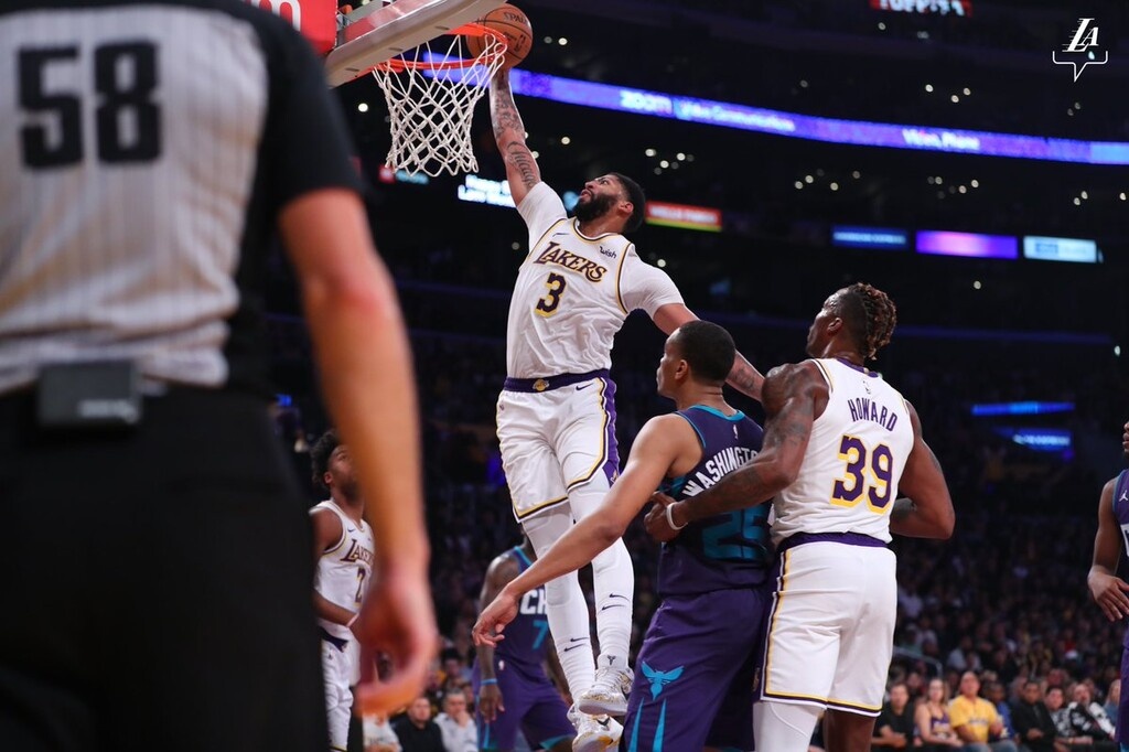 NBA: Aνεβαίνουν οι Λέικερς (photos+video)