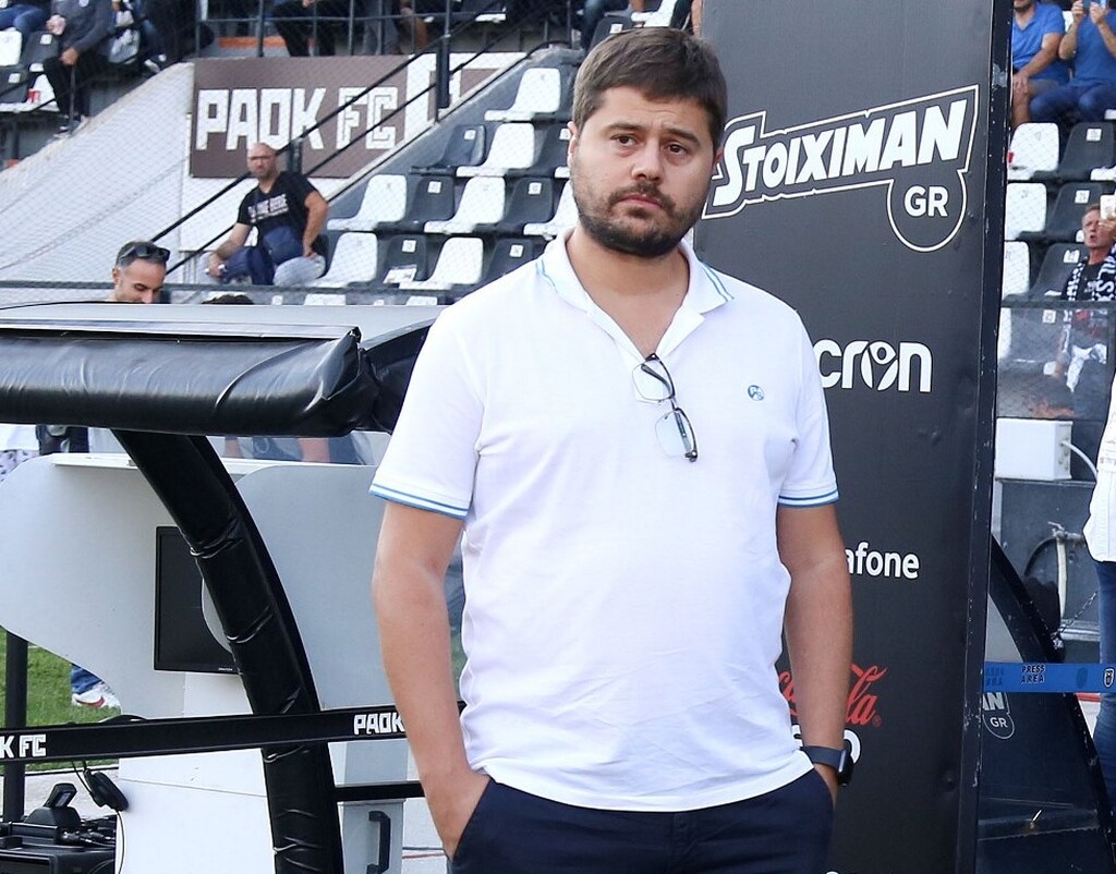 Ο Κούγιας υποστήριξε ότι την τελευταία ημέρα των μεταγραφών έλαβε τηλεφώνημα από τον Μάκη Γκαγκάτση που του είπε πως ο Ιβάν Σαββίδης θέλει να δώσει στον ίδιο προσωπικά τους Κάτσε και Ουάρντα.