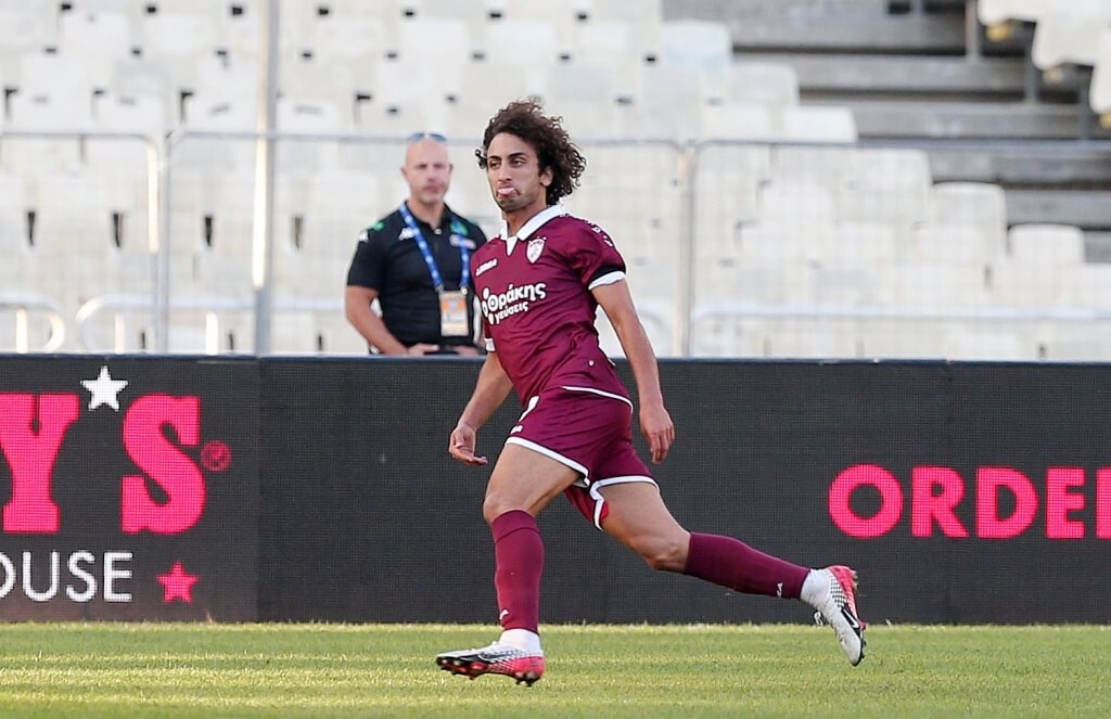 Το καλύτερο το φύλαγε για τα τέλος ο Αλέξης Κούγιας, καθώς έριξε μια βόμβα για το μέλλον του Ουάρντα. Αποκάλυψε πως ο Αιγύπτιος διατηρεί σχέση με μία κοπέλα στη Λάρισα, μένει σε μία οικογένεια στην πόλη και πως σκέφτεται και να την παντρευτεί.