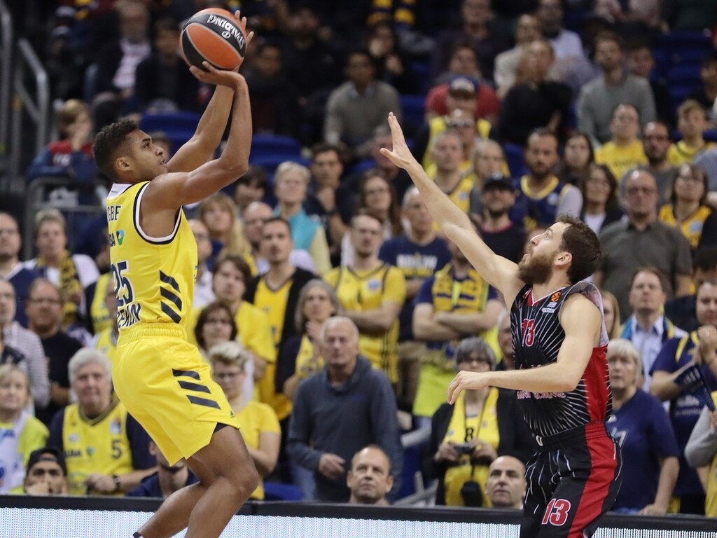 Άλμπα-Αρμάνι 78-81: Απόδραση από το Βερολίνο (photos)