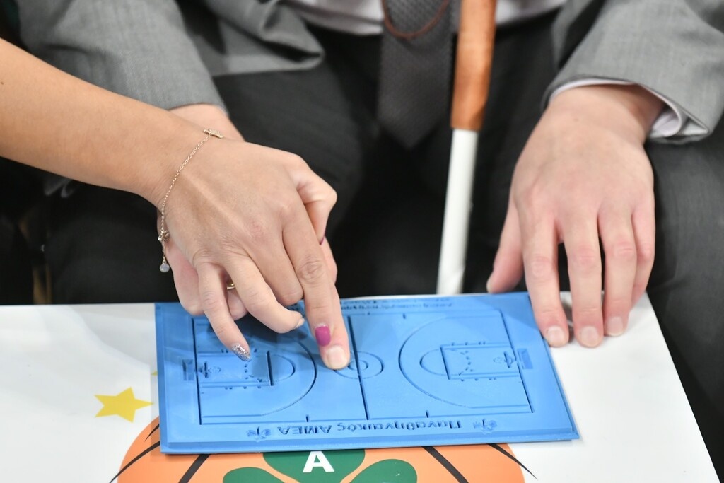 Παναθηναϊκός ΟΠΑΠ-Αναντολού Εφές: Τρομερή κίνηση σε τυφλό φίλαθλό του (photos)