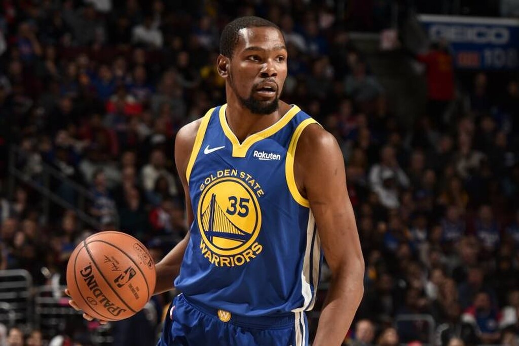 Στα τρία χρόνια που έμεινε στους Γουόριορς, ο Κέβιν Ντουράντ κατάφερε να πανηγυρίσει την κατάκτηση δυο πρωταθλημάτων (2017, 2018) και αποτέλεσε μαζί με τον Στεφ Κάρι, τον Κλει Τόμσον και τον Ντρέιμοντ Γκριν μια ασταμάτητη υπερ-ομάδα που έγραψε τη δική