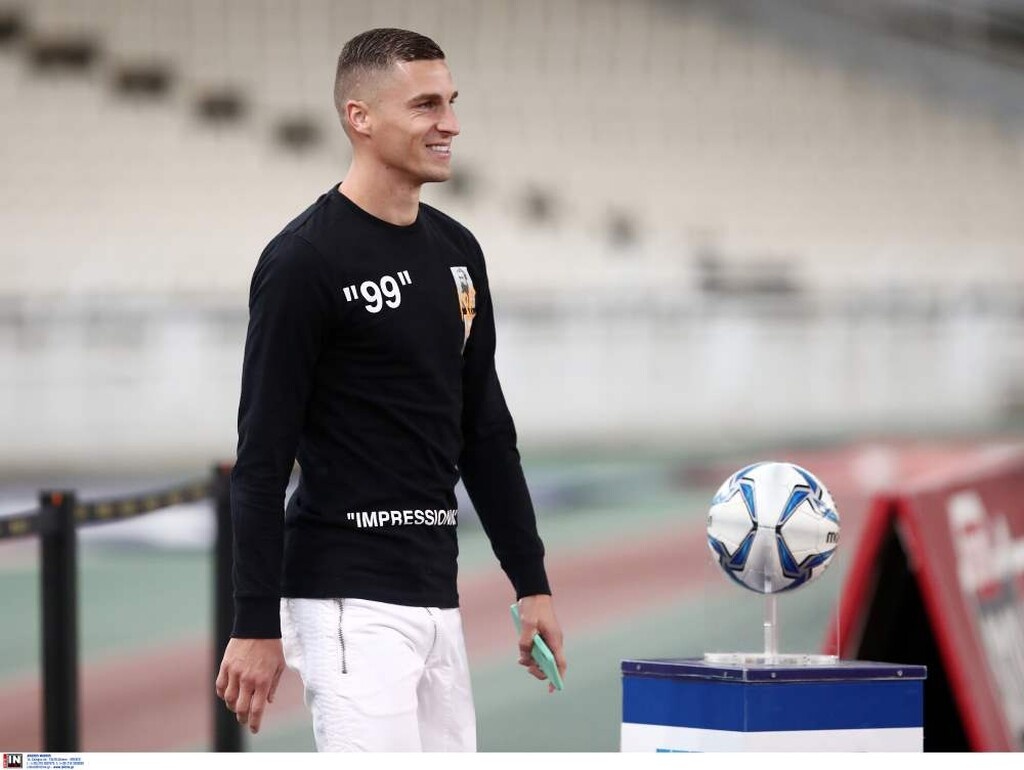 ΑΕΚ-Ατρόμητος: Στο ΟΑΚΑ με μπλουζάκι-απάντηση ο Βράνιες! (photos)