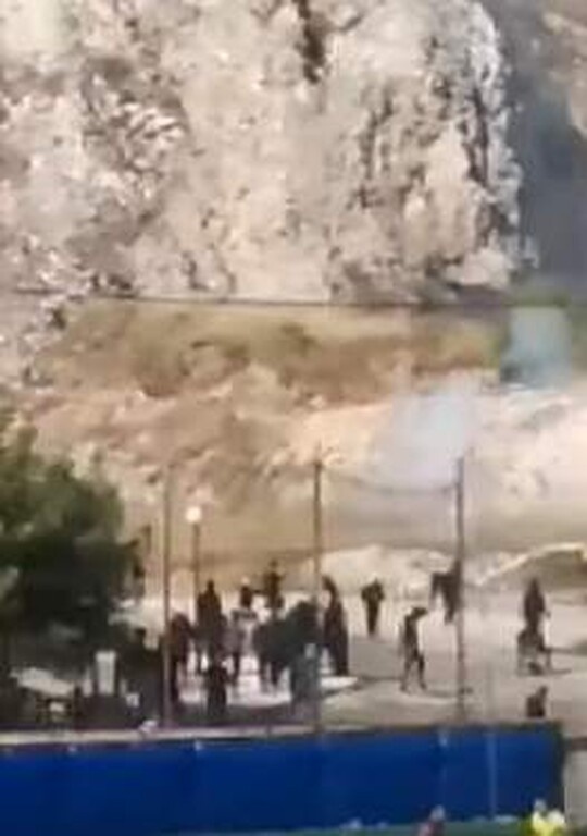 Χαμός στη Νίκαια: Επεισόδια οπαδών Ιωνικού – Προοδευτικής (video&photos)