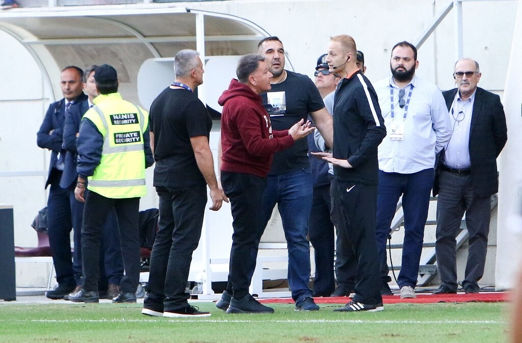 ΑΕΛ: Η στιγμή του «ντου» του Κούγια στον Κομίνη (photos+video)