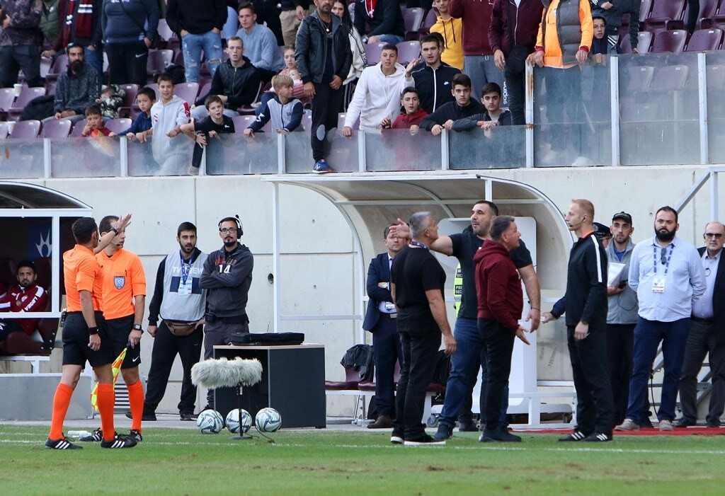 ΑΕΛ: Η στιγμή του «ντου» του Κούγια στον Κομίνη (photos+video)