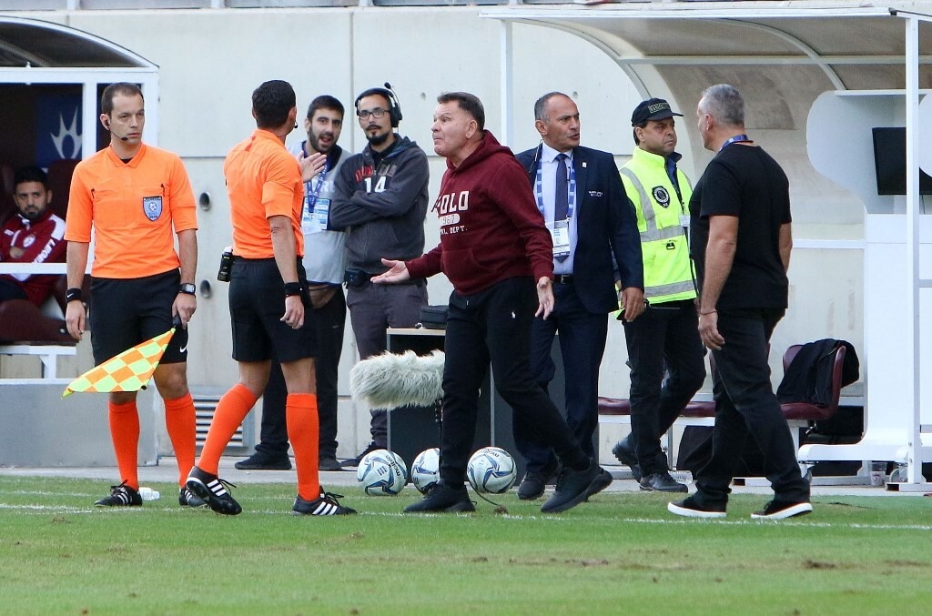 ΑΕΛ: Η στιγμή του «ντου» του Κούγια στον Κομίνη (photos+video)