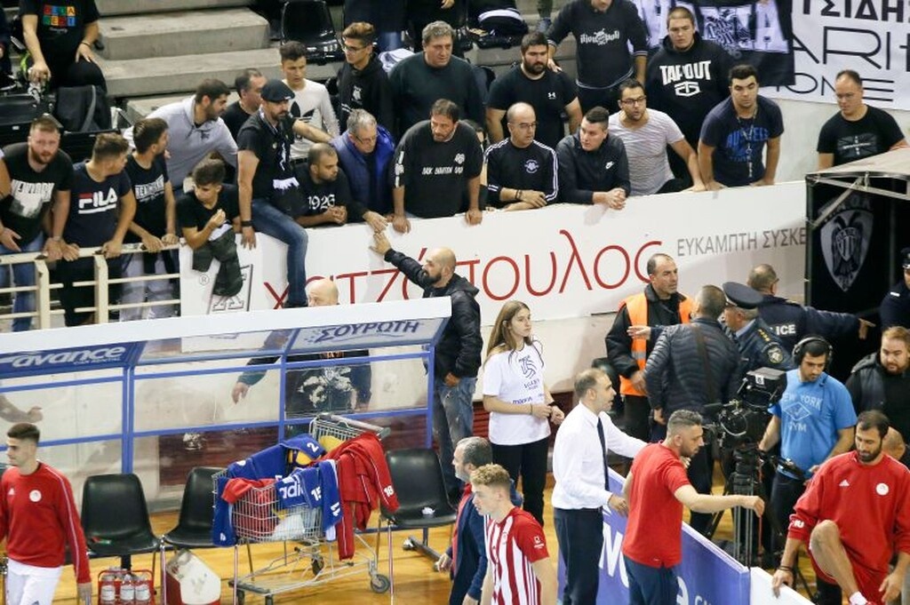 Επεισόδια στο ΠΑΟΚ-Ολυμπιακός: Η στιγμή της έντασης στην Πυλαία (video&photos)