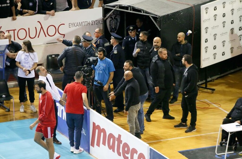 Επεισόδια στο ΠΑΟΚ-Ολυμπιακός: Η στιγμή της έντασης στην Πυλαία (video&photos)