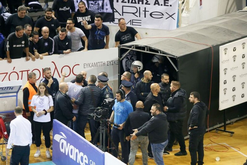 Επεισόδια στο ΠΑΟΚ-Ολυμπιακός: Η στιγμή της έντασης στην Πυλαία (video&photos)