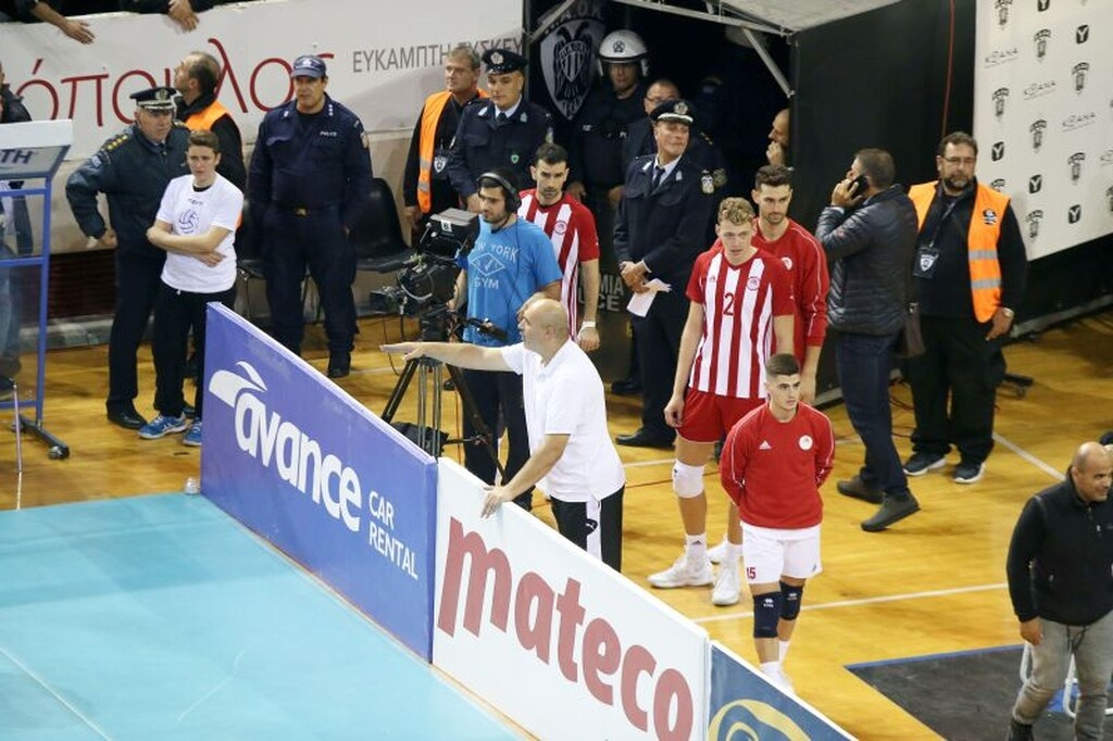 Επεισόδια στο ΠΑΟΚ-Ολυμπιακός: Η στιγμή της έντασης στην Πυλαία (video&photos)