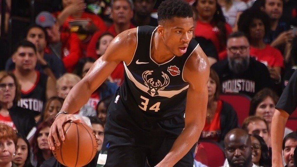 NBA: Σπάει κάθε ρεκόρ ο Γιάννης Αντετοκούνμπο! (photos+videos)