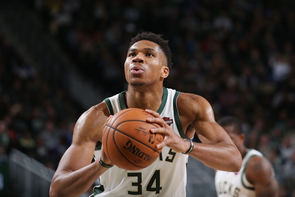 NBA: Σπάει κάθε ρεκόρ ο Γιάννης Αντετοκούνμπο! (photos+videos)