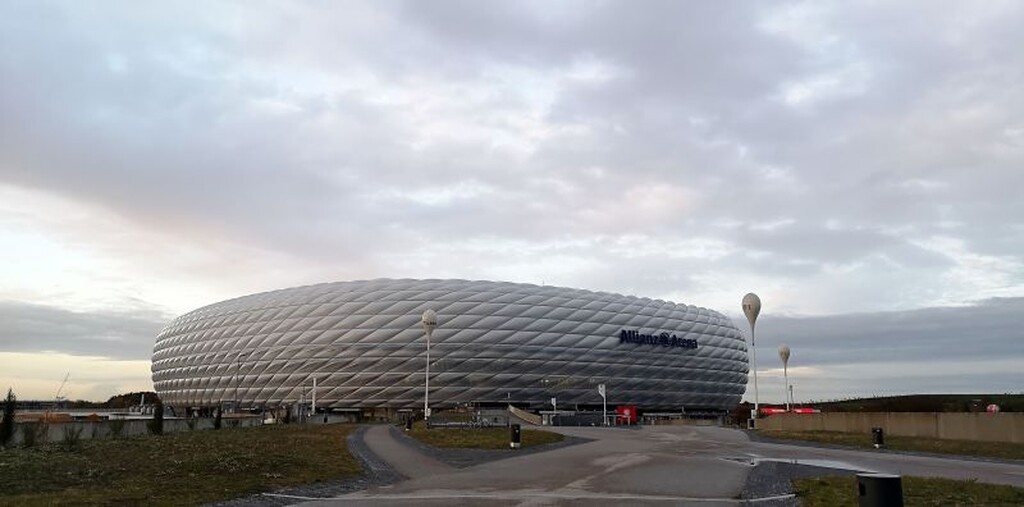 Μπάγερν Μονάχου-Ολυμπιακός: Η επιβλητική «Allianz Arena» (video+photos)