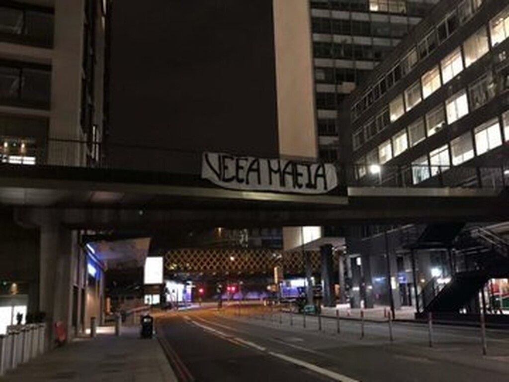 Στα… χνάρια του ΠΑΟΚ! Πανό «UEFA Mafia» από τους οπαδούς του Άγιαξ (photos)