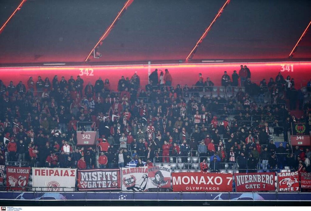 Μπάγερν Μονάχου-Ολυμπιακός: Δυναμική η «ερυθρόλευκη» εξέδρα στο βροχερό Μόναχο (photos)