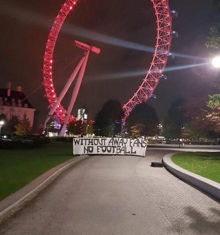Στα… χνάρια του ΠΑΟΚ! Πανό «UEFA Mafia» από τους οπαδούς του Άγιαξ (photos)