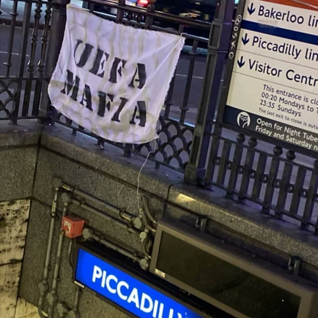 Στα… χνάρια του ΠΑΟΚ! Πανό «UEFA Mafia» από τους οπαδούς του Άγιαξ (photos)