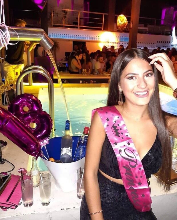 Τα... σπάει ο Ουάρντα: Αυτή είναι η σέξι Λαρισαία που τρέλανε τον Αιγύπτιο (photos)