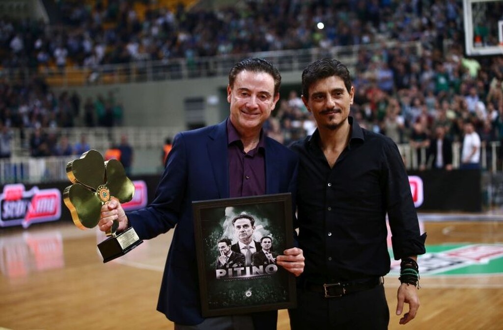 Ενώ στο ημίχρονο βραβεύτηκε από τον Παναθηναϊκό.