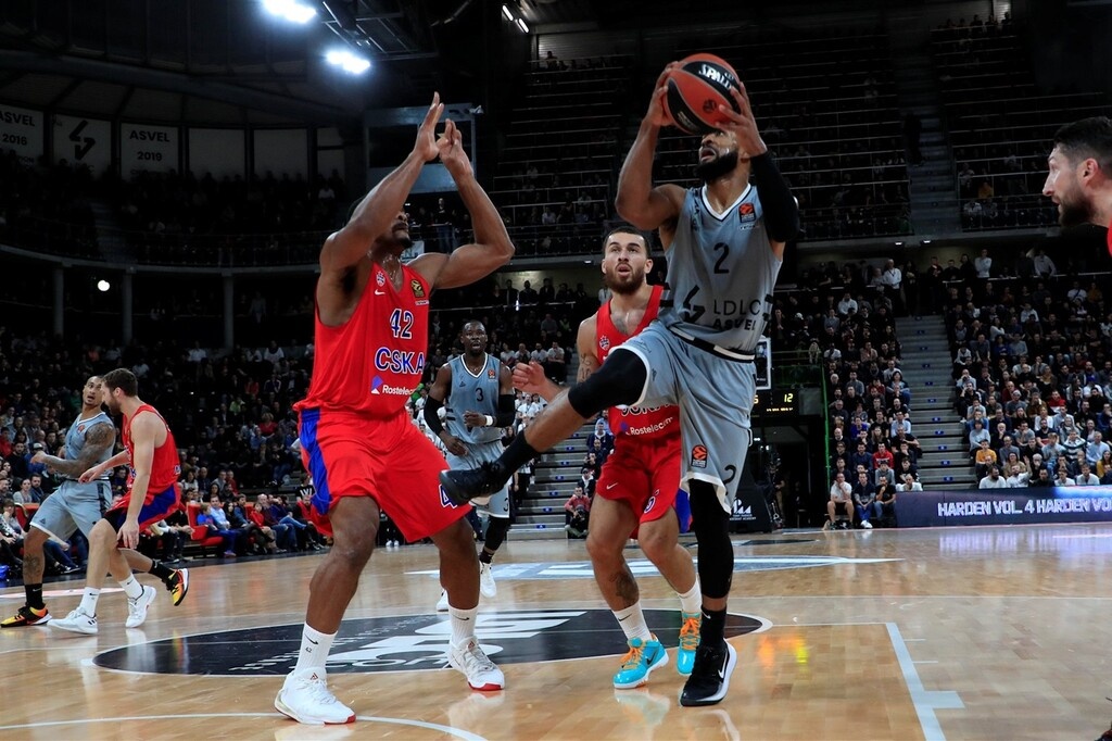 Βιλερμπάν-ΤΣΣΚΑ 67-66: «Βόμβα» με «δράστη» τον Τέιλορ (photos)