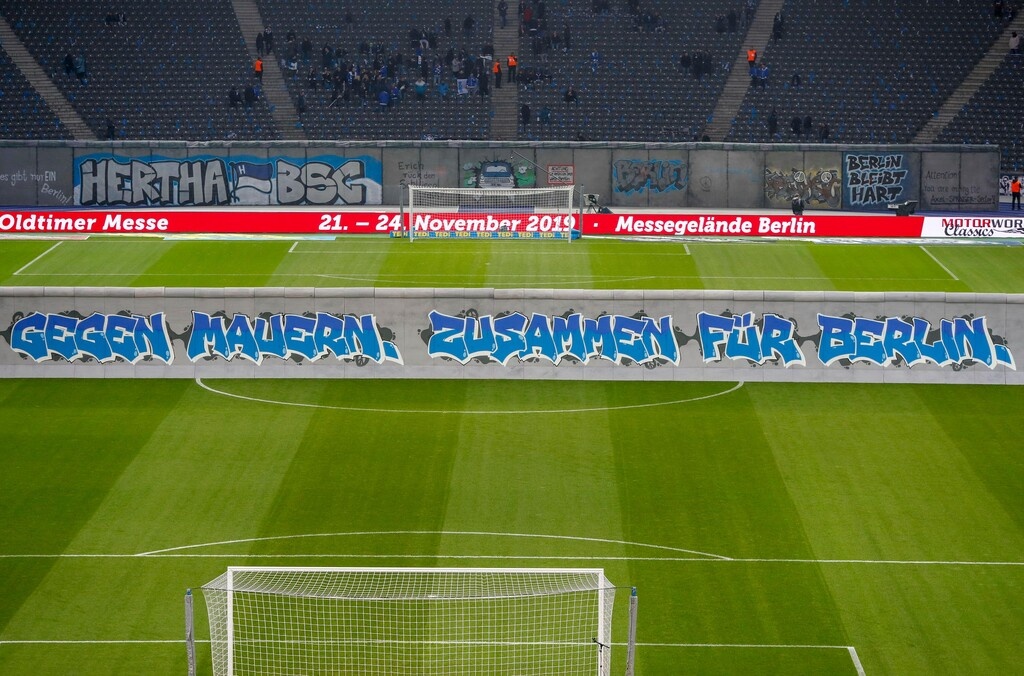 Χέρτα και Λειψία γκρέμισαν και πάλι το «τείχος του Βερολίνου» (photos+video)