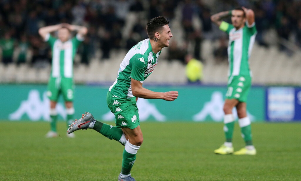 Παναθηναϊκός-ΑΕΚ: Τραβούσαν τα... μαλλιά τους - Η φάση που τους «τρέλανε» όλους στο ΟΑΚΑ! (photos)