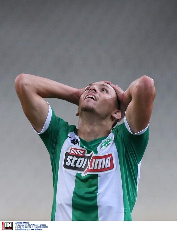 Παναθηναϊκός-ΑΕΚ: Τραβούσαν τα... μαλλιά τους - Η φάση που τους «τρέλανε» όλους στο ΟΑΚΑ! (photos)