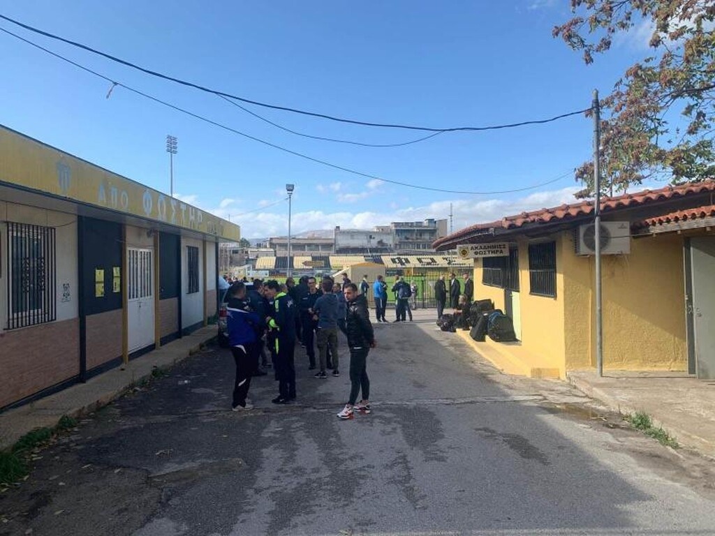 Απίστευτο και όμως... ελληνικό: Κλειδώθηκαν έξω από το γήπεδο! (photos)
