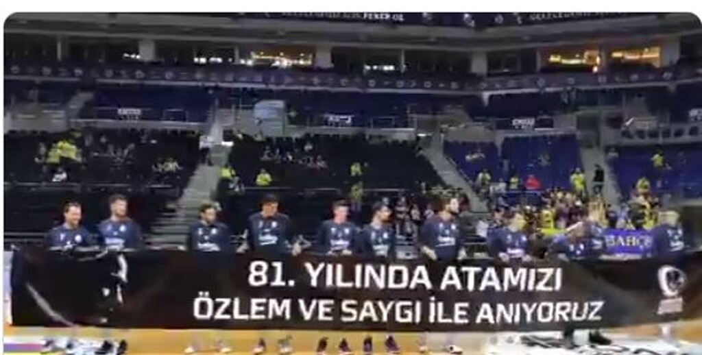 Μαγκιά Σλουκα με το πανό για τον Ατατούρκ, υποχρεώθηκε να πει πράγματα που δεν πιστεύει; (vid+pic)