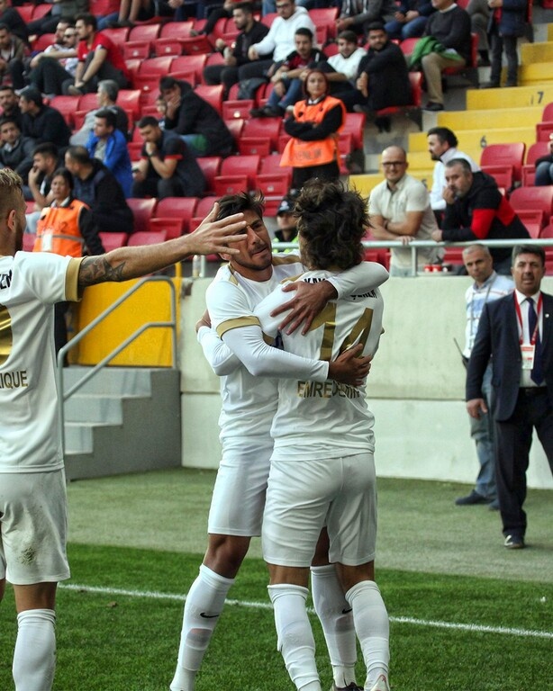 Ένας 15χρονος έγραψε ιστορία στην Τουρκία (video+photos)