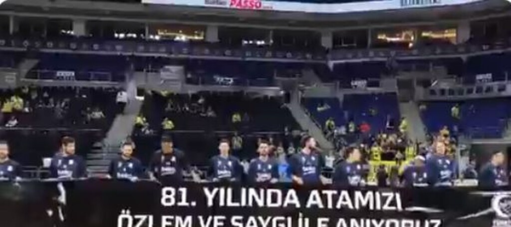 Μαγκιά Σλουκα με το πανό για τον Ατατούρκ, υποχρεώθηκε να πει πράγματα που δεν πιστεύει; (vid+pic)