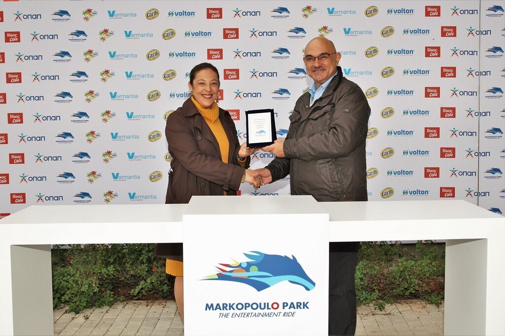 Η προπονήτρια Ειρήνη Κεράτσα με τον Racing Manager της Ιπποδρομίες Α.Ε., Κώστα Λουκόπουλο