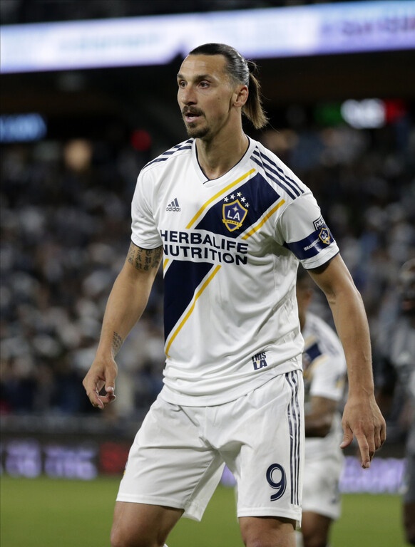 Ο Ζλάταν Ιμπραΐμοβιτς αποχωρεί από τους Γκάλαξι και ήδη έχει ξεκινήσει το πάρτι αναφορικά με το που θα συνεχίσει την καριέρα του