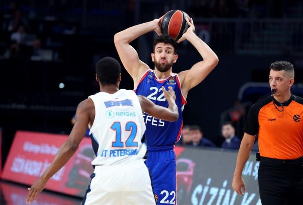 Αναντολού Εφές-Ζενίτ 90-88: Γλίτωσε το κάζο με Λάρκιν-Μίσιτς