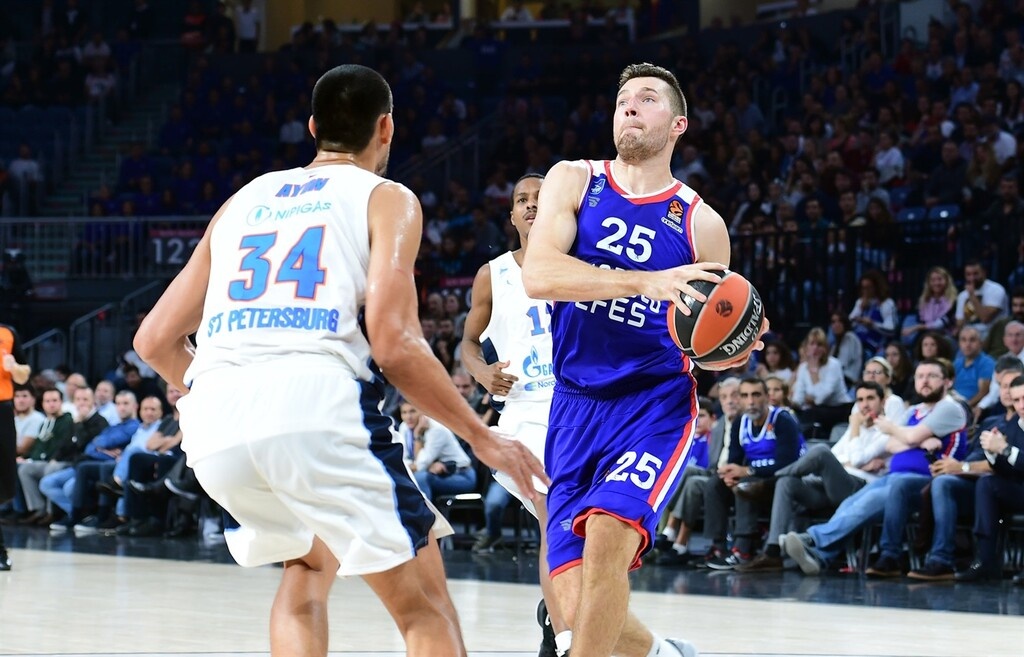 Αναντολού Εφές-Ζενίτ 90-88: Γλίτωσε το κάζο με Λάρκιν-Μίσιτς