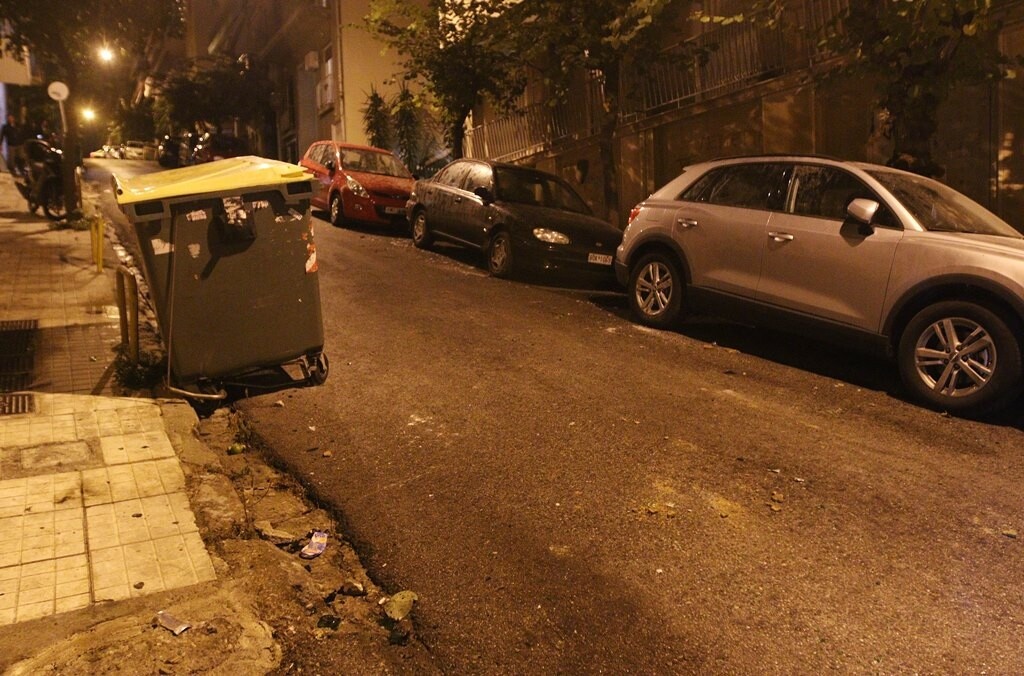 Σκηνές χάους στου Ζωγράφου, καρέ καρέ οι καταστροφές