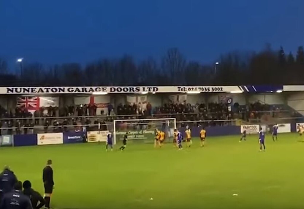 Τερματοφύλακας εκτέλεσε πέναλτι και του άλλαξε τα… φώτα (photos+video)