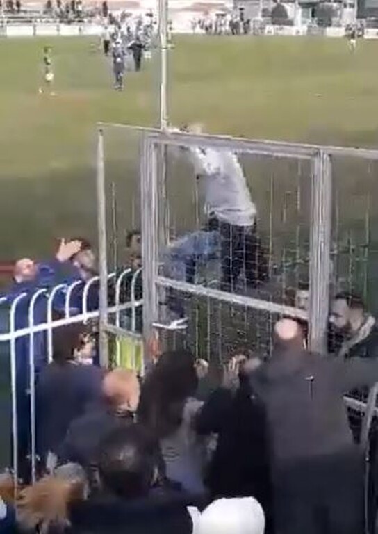 Επεισόδια στο Παναρκαδικός-Αιολικός (photos+video)