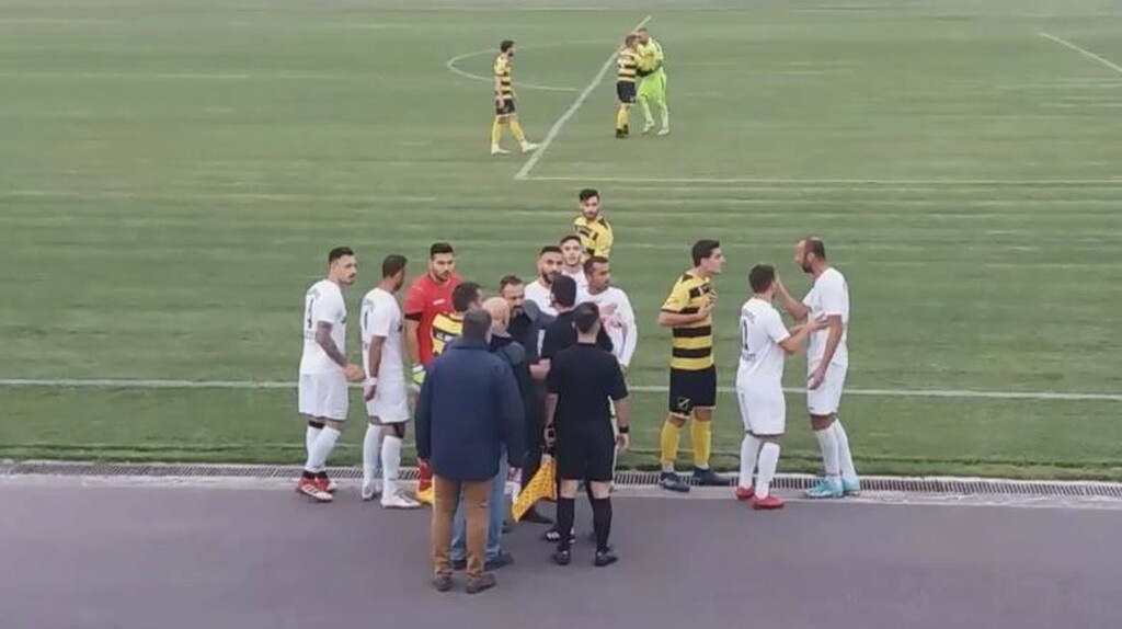 Αδιανόητο ντου για να μετρήσει γκολ που ακυρώθηκε στη Γ’ Εθνική!